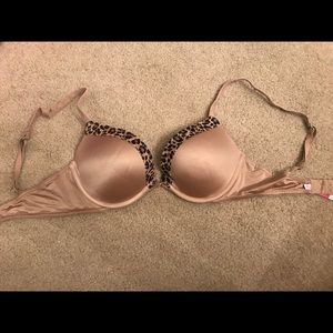 Extreme push-up Victoria’s Secret bra